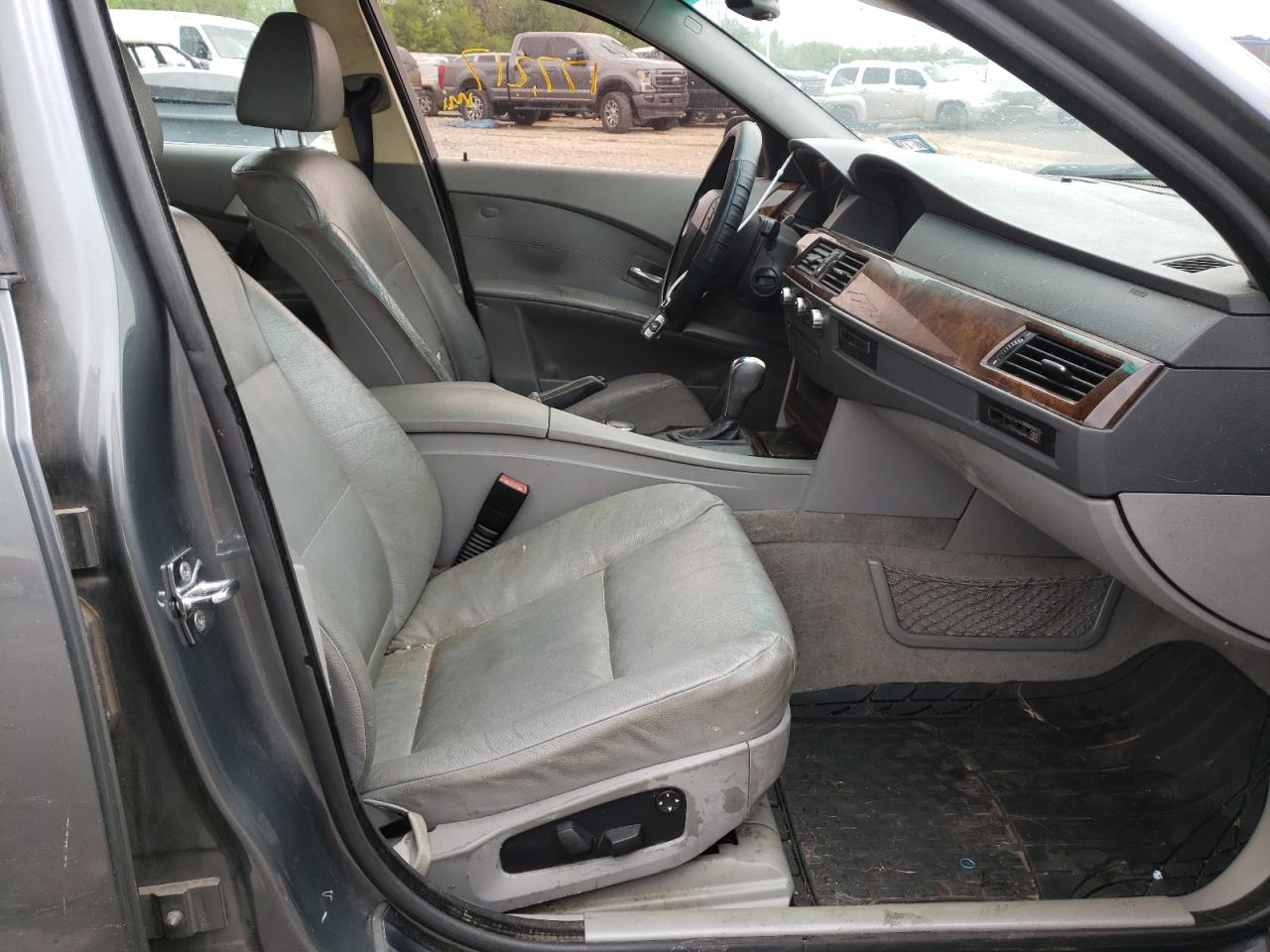 Photo 5 from auction – 2007 BMW 525 I with VIN WBANE53547CY04237