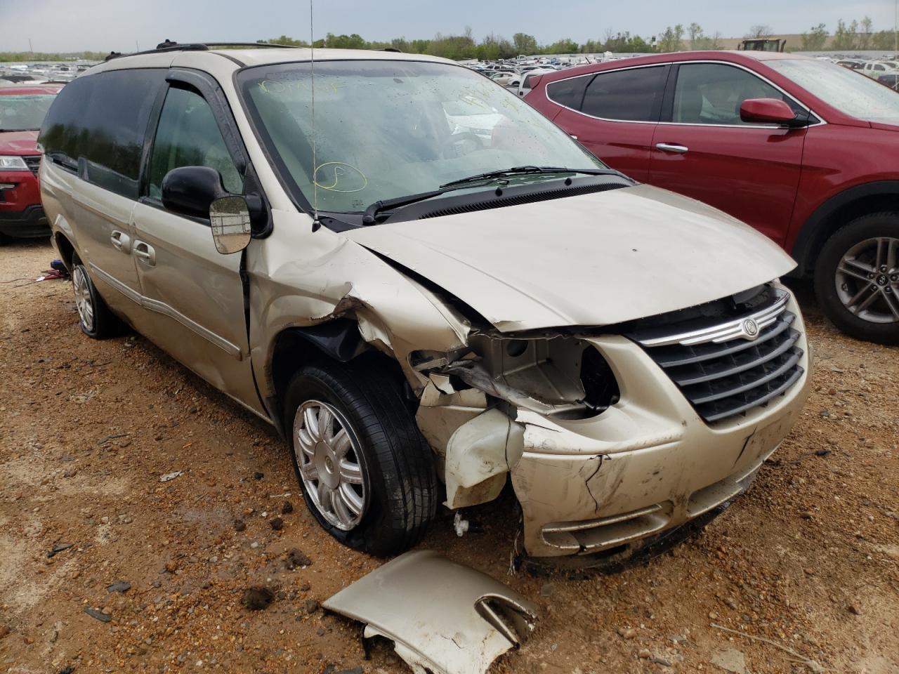 CHRYSLER TOWN & COU 2005 with VIN 2C4GP54L45R444362 - Photo from auction