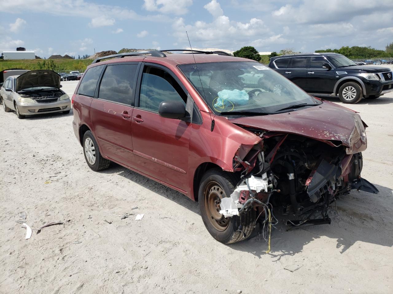 TOYOTA SIENNA CE 2010 with VIN 5TDKK4CC2AS318023 - Photo from auction