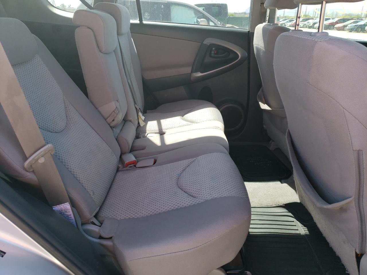 Photo 6 from auction – 2006 TOYOTA RAV4 with VIN JTMZD35V365020496