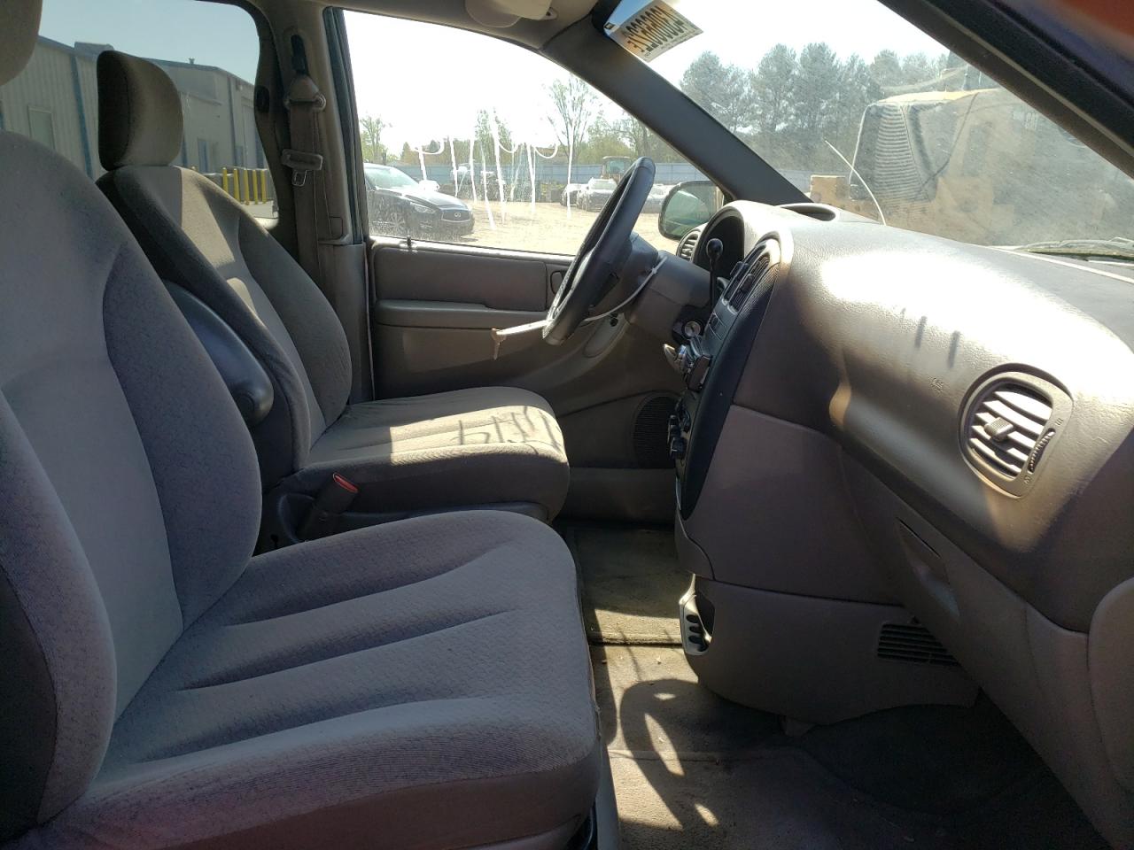 Photo 5 from auction – 2003 DODGE GRAND CARA with VIN 2D4GT44L83R171299