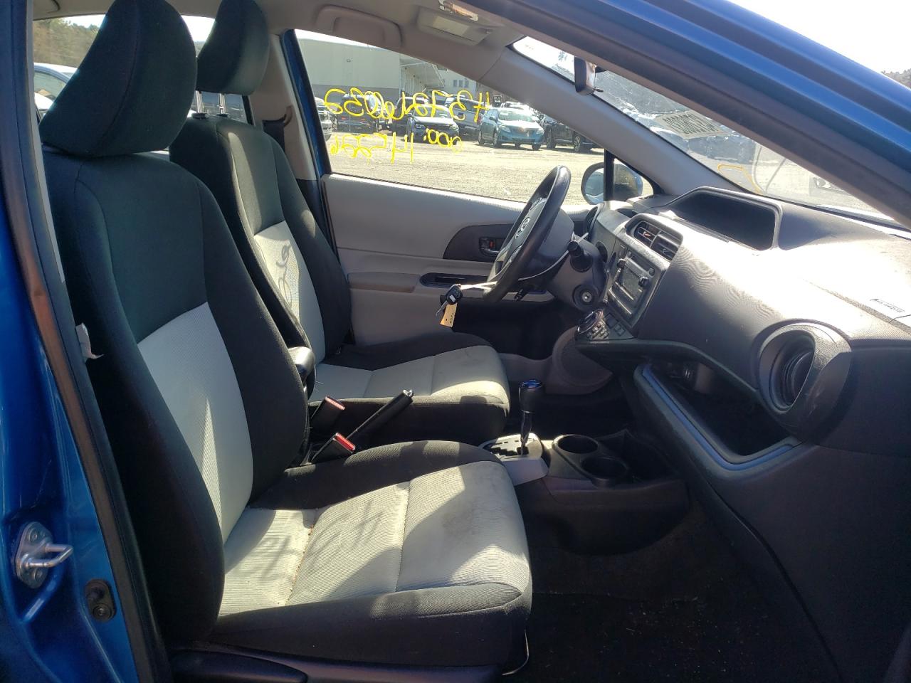 Photo 5 from auction – 2013 TOYOTA PRIUS C with VIN JTDKDTB30D1039872