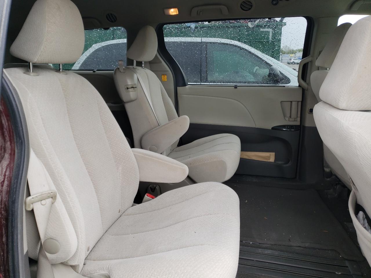 Photo 6 from auction – 2011 TOYOTA SIENNA LE with VIN 5TDKK3DC5BS005557