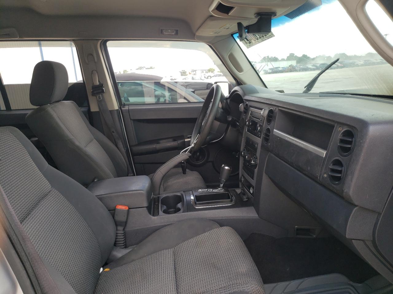 Photo 5 from auction – 2008 JEEP COMMANDER with VIN 1J8HG48KX8C135386