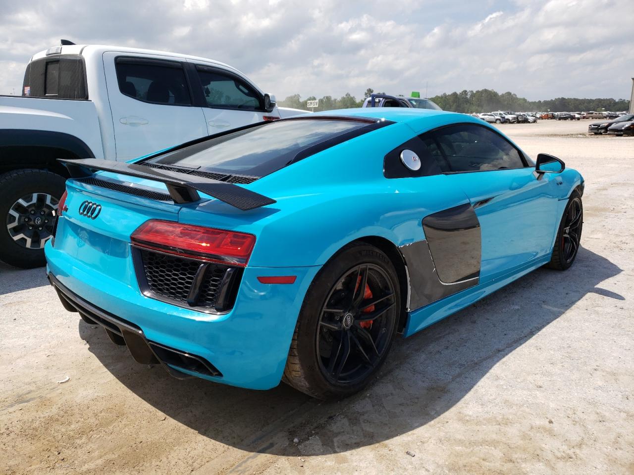 Photo 4 from auction – 2017 AUDI R8 5.2 PLU with VIN WUAKBAFX2H7901261