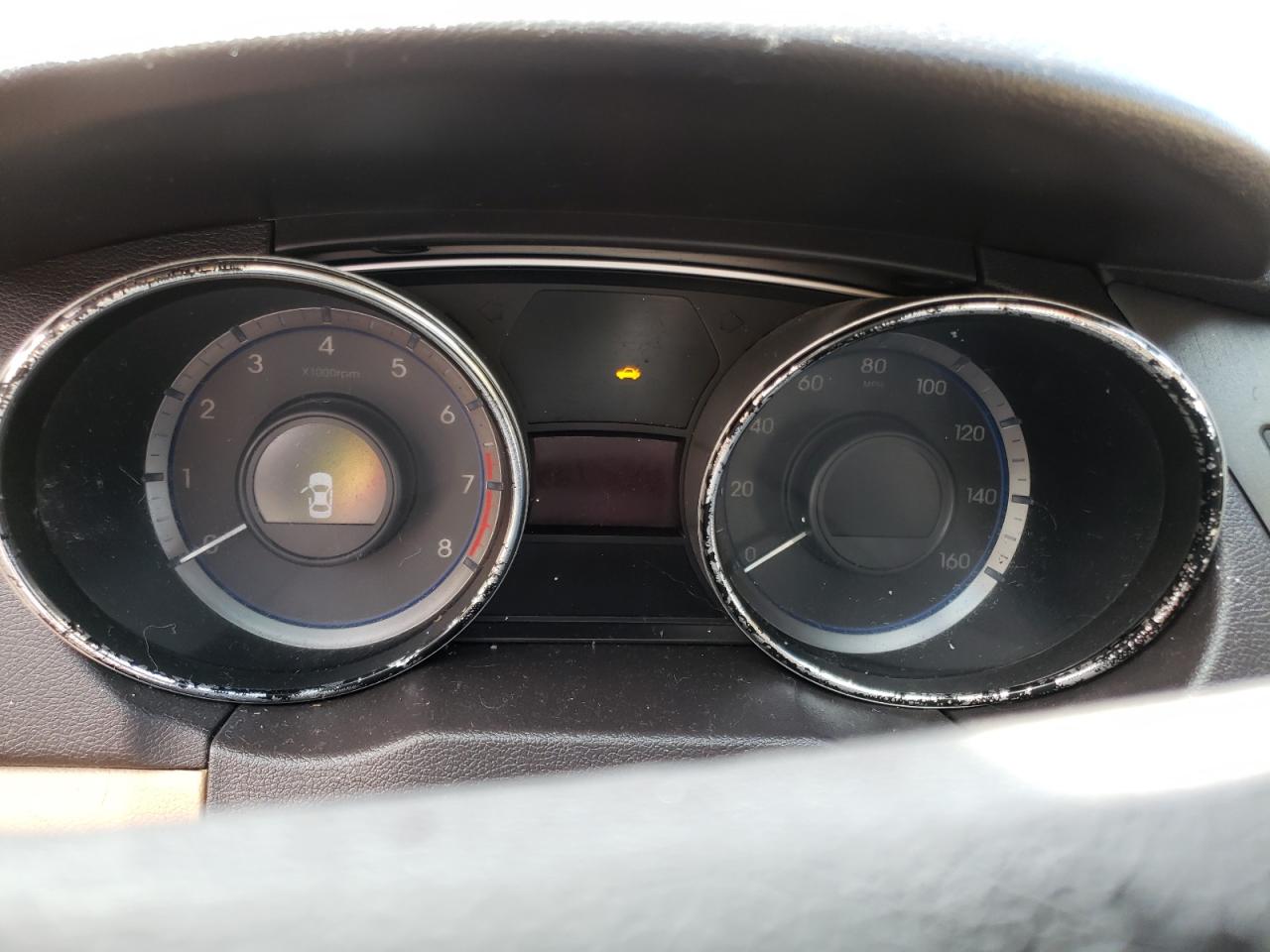 Photo 8 from auction – 2011 HYUNDAI SONATA with VIN 5NPEB4AC4BH095037