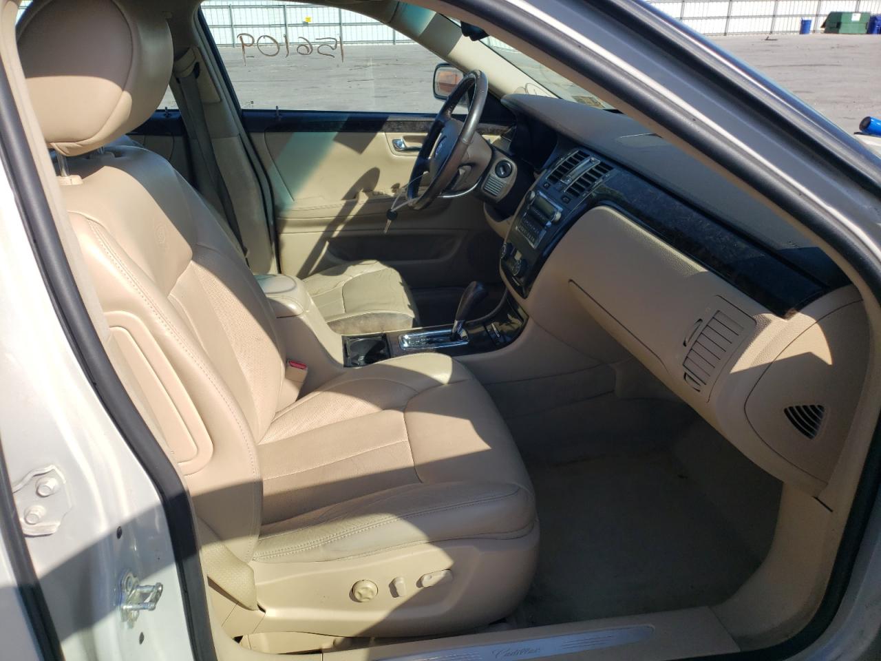 Photo 5 from auction – 2008 CADILLAC DTS with VIN 1G6KD57Y28U113249