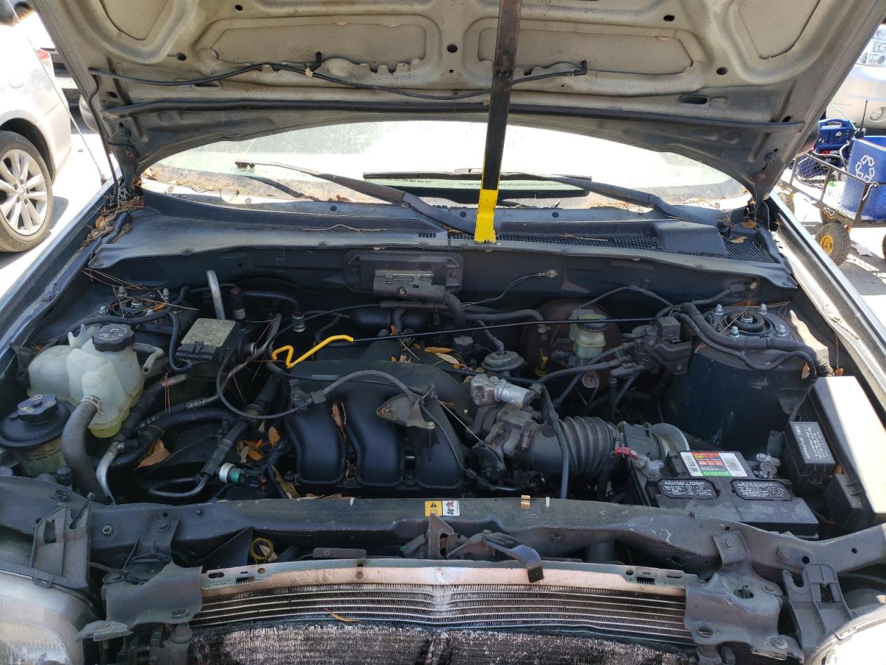 Photo 7 from auction – 2001 FORD ESCAPE XLT with VIN 1FMCU04141KB04321