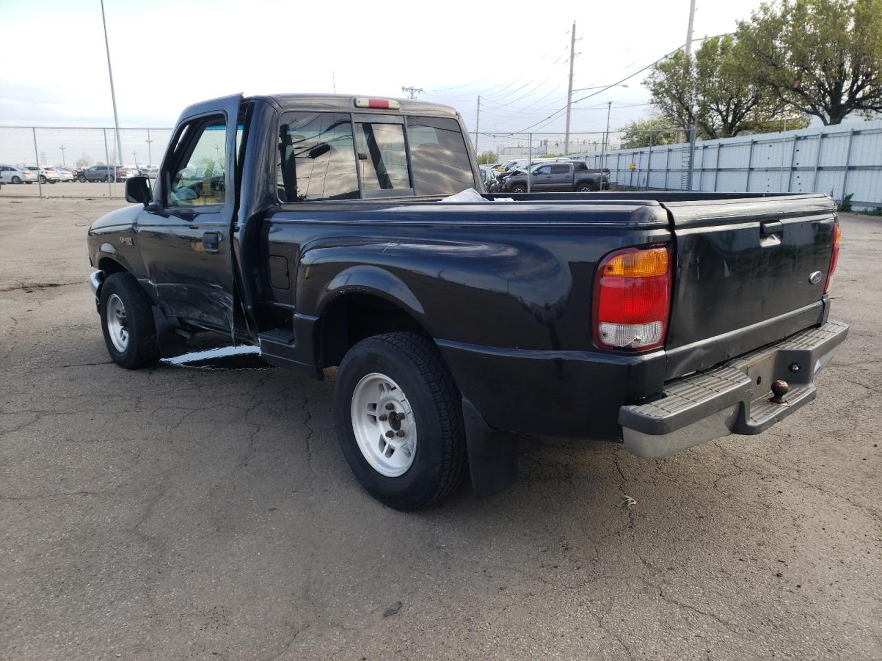 Photo 3 from auction – 1998 FORD RANGER with VIN 1FTYR10U8WPB54411