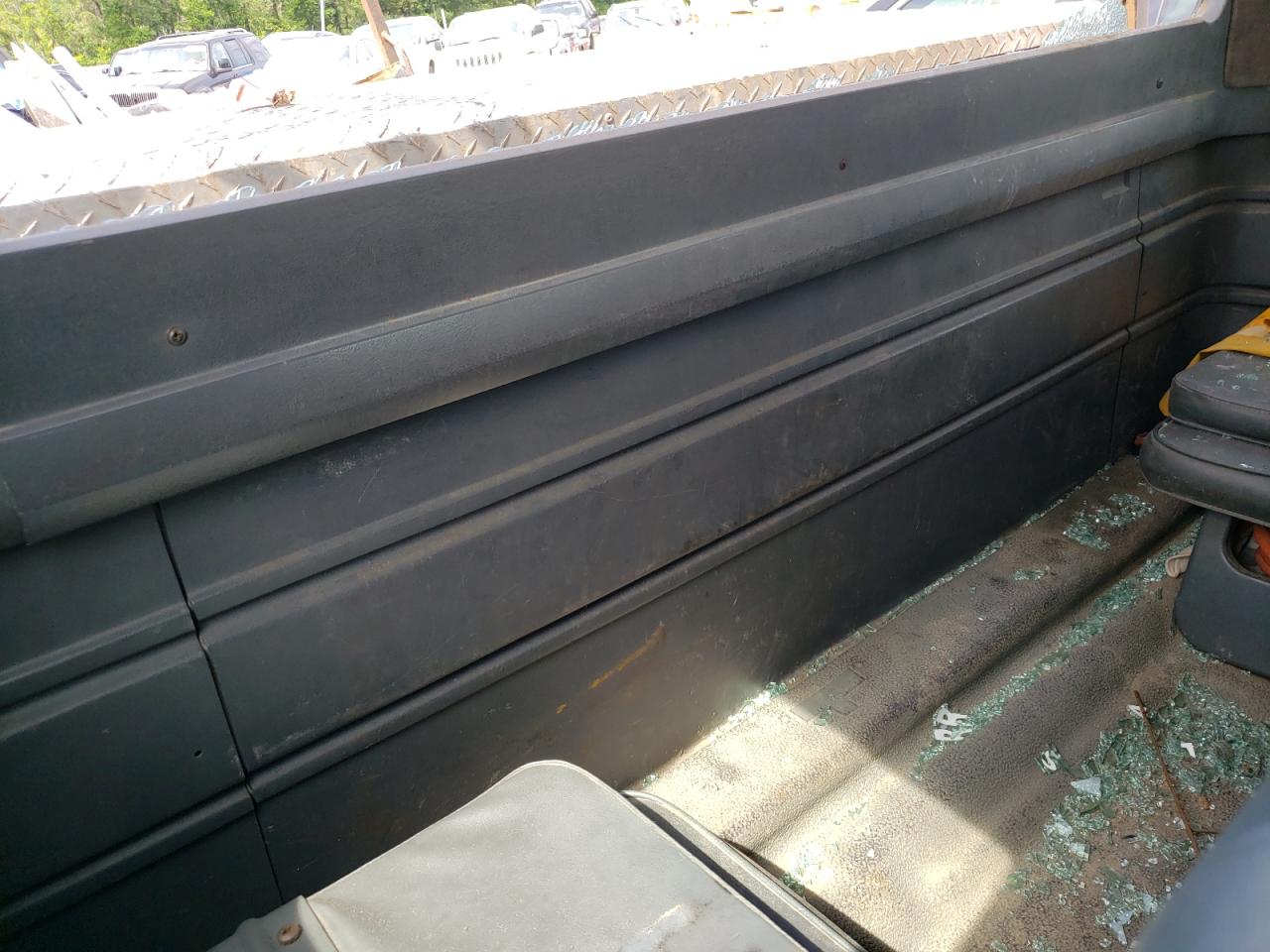 Photo 6 from auction – 1992 FORD F250 with VIN 1FTHX25M4NKC02079