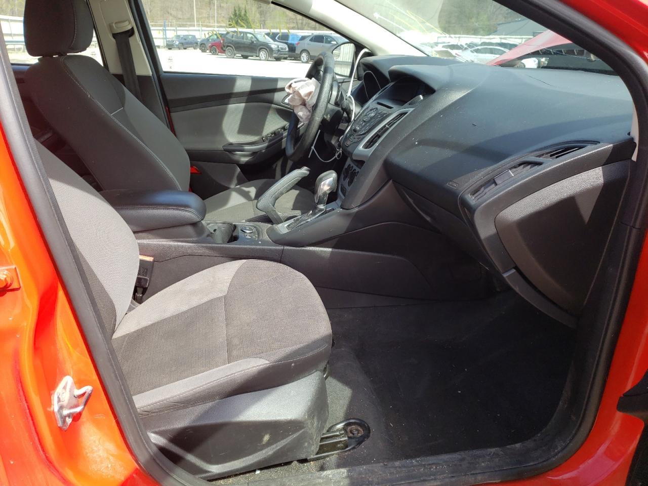 Foto 5 de la subasta – 2013 FORD FOCUS SE con VIN 1FADP3F24DL261391