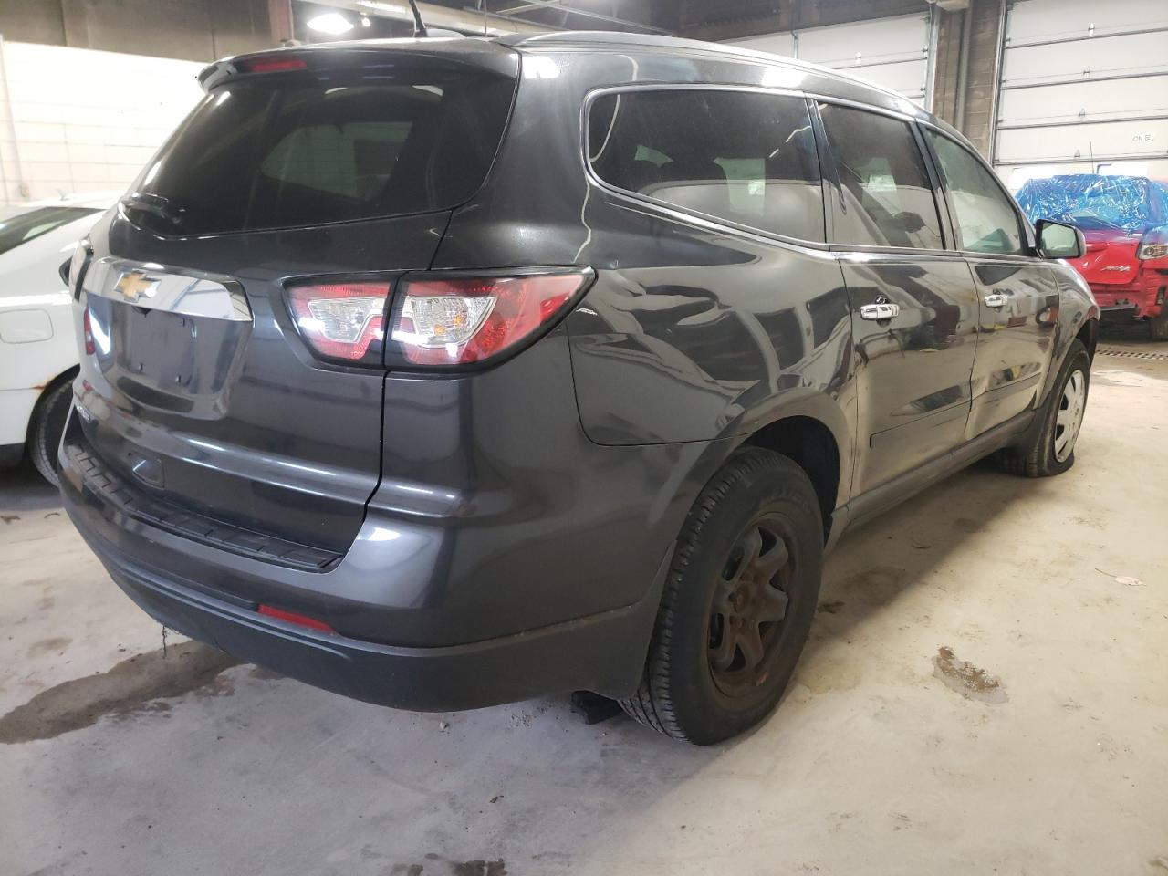 Photo 4 from auction – 2017 CHEVROLET TRAVERSE L with VIN 1GNKRFED0HJ174130