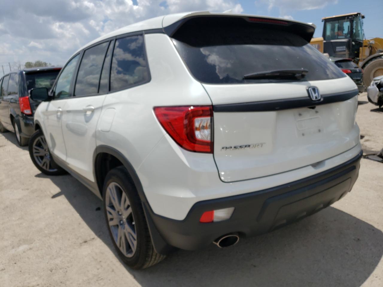 Photo 3 from auction – 2019 HONDA PASSPORT E with VIN 5FNYF7H5XKB001204