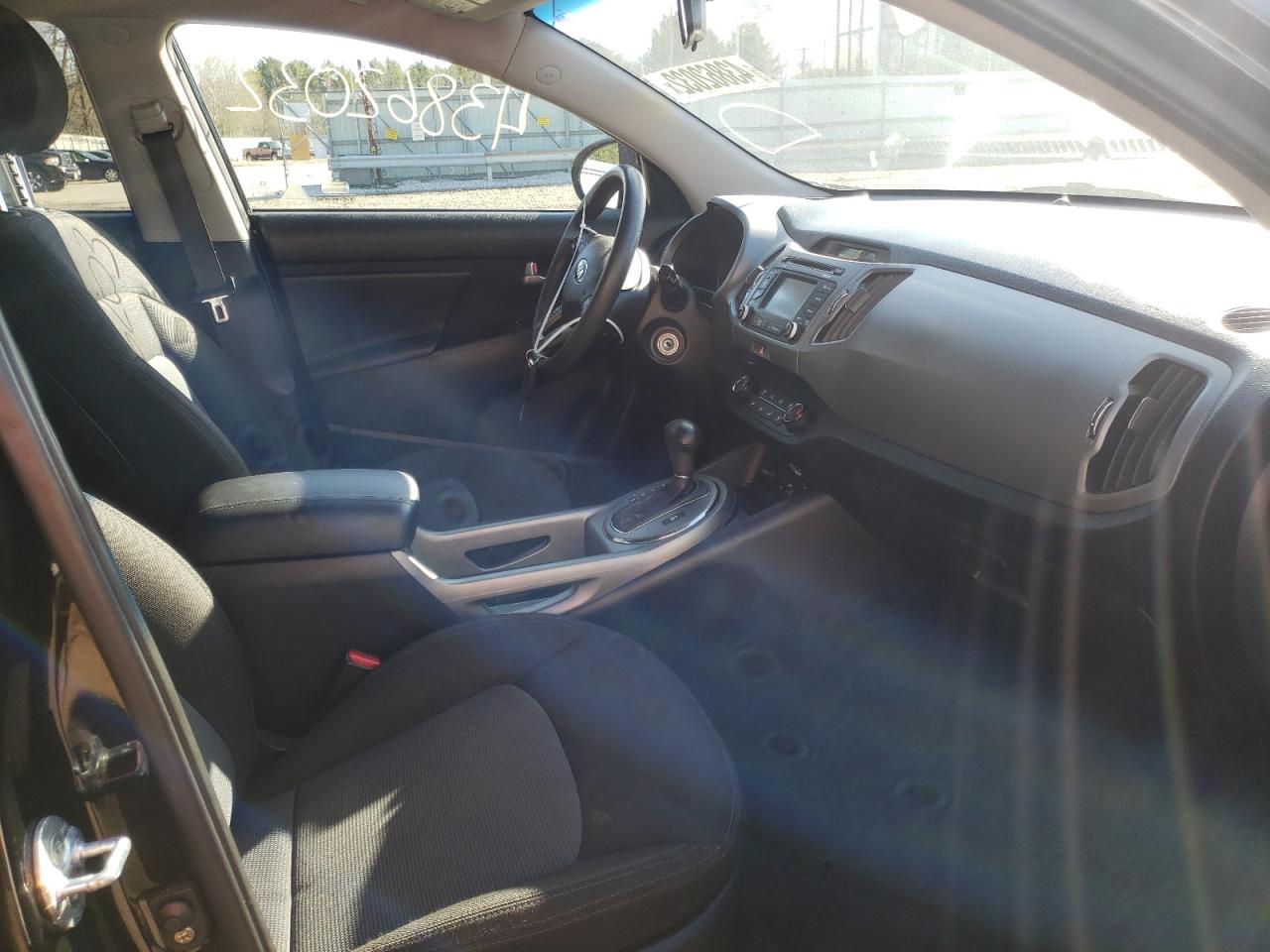 Photo 5 from auction – 2015 KIA SPORTAGE L with VIN KNDPBCAC9F7760463