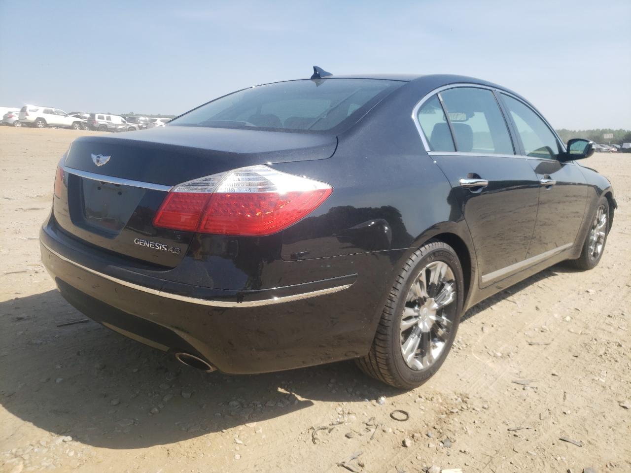 Photo 4 from auction – 2011 HYUNDAI GENESIS 4. with VIN KMHGC4DF8BU126903
