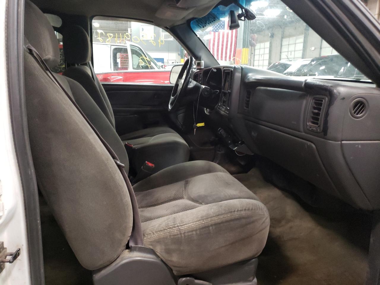 Photo 5 from auction – 2004 CHEVROLET SILVERADO with VIN 1GCHK23124F148702