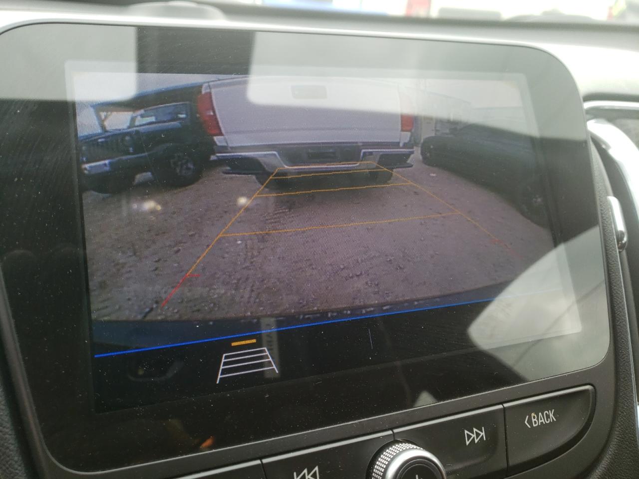 Photo 9 from auction – 2019 CHEVROLET MALIBU LT with VIN 1G1ZD5ST0KF157102