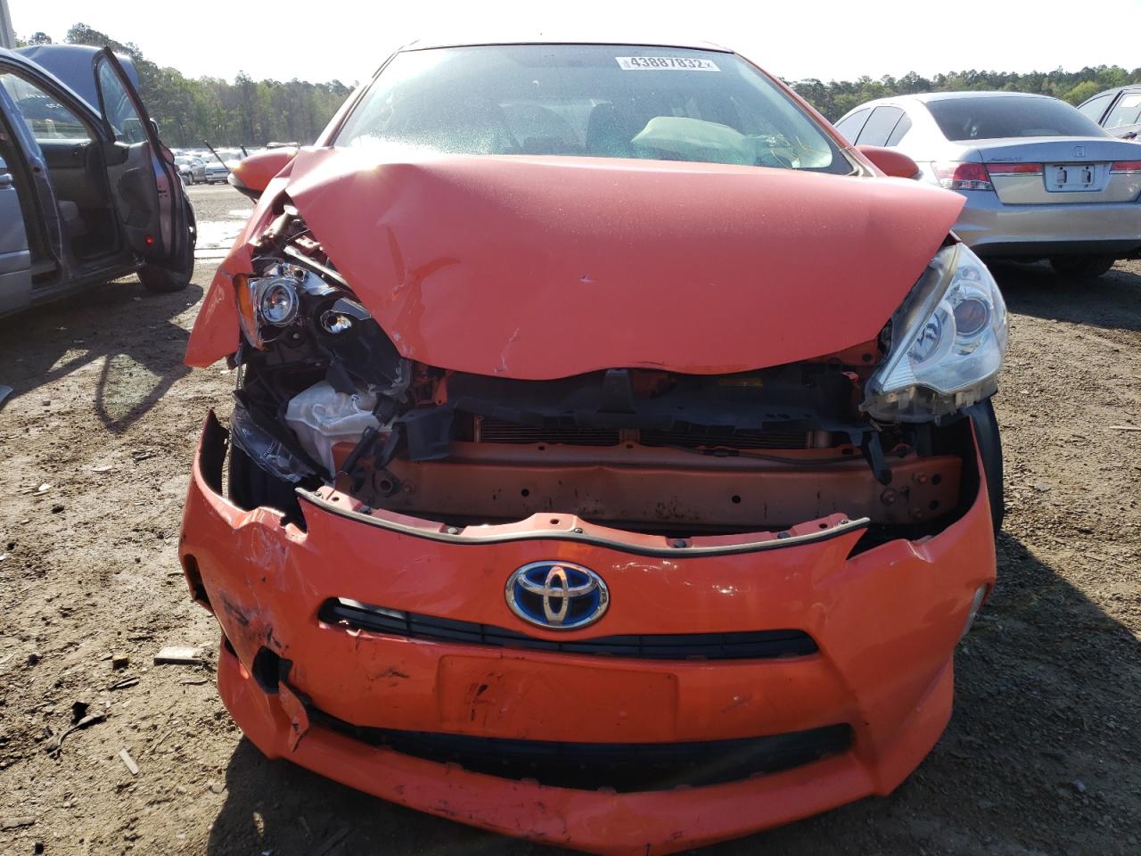 Photo 9 from auction – 2014 TOYOTA PRIUS C with VIN JTDKDTB33E1074259