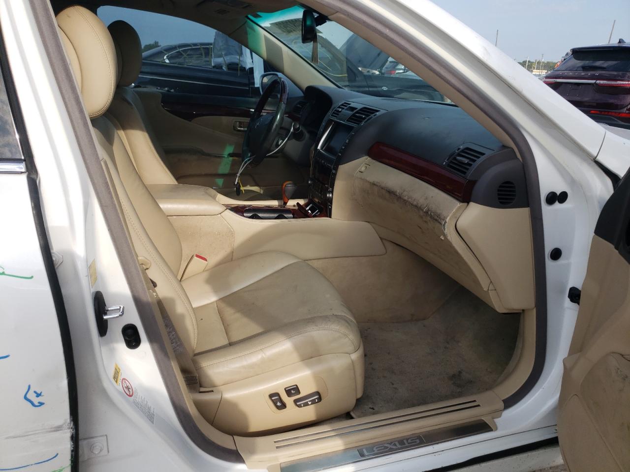 Photo 5 from auction – 2008 LEXUS LS 460 with VIN JTHBL46FX85056706