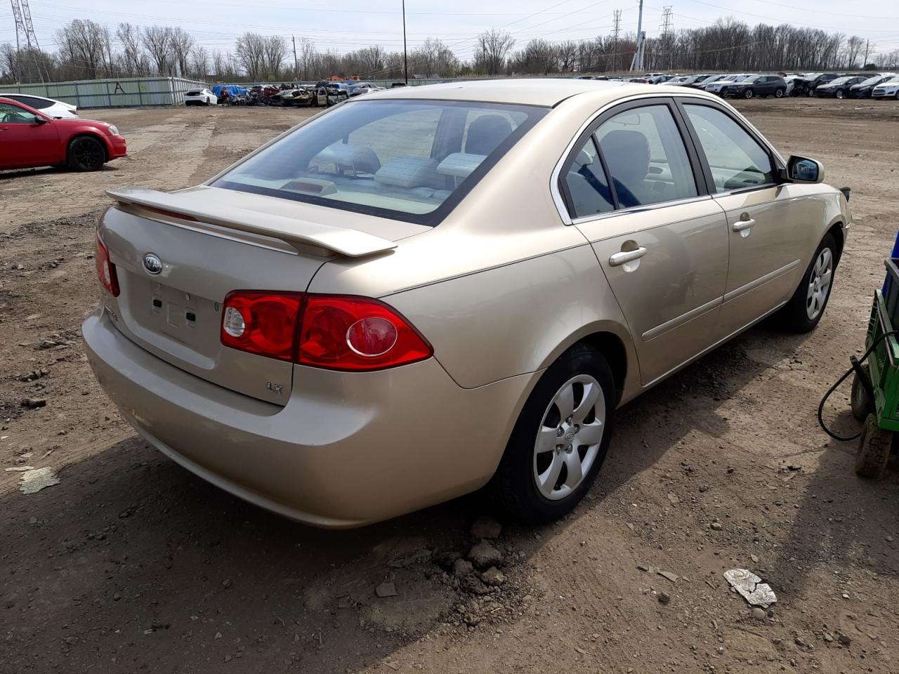 Foto 4 de la subasta – 2008 KIA OPTIMA LX con VIN KNAGE123585209422