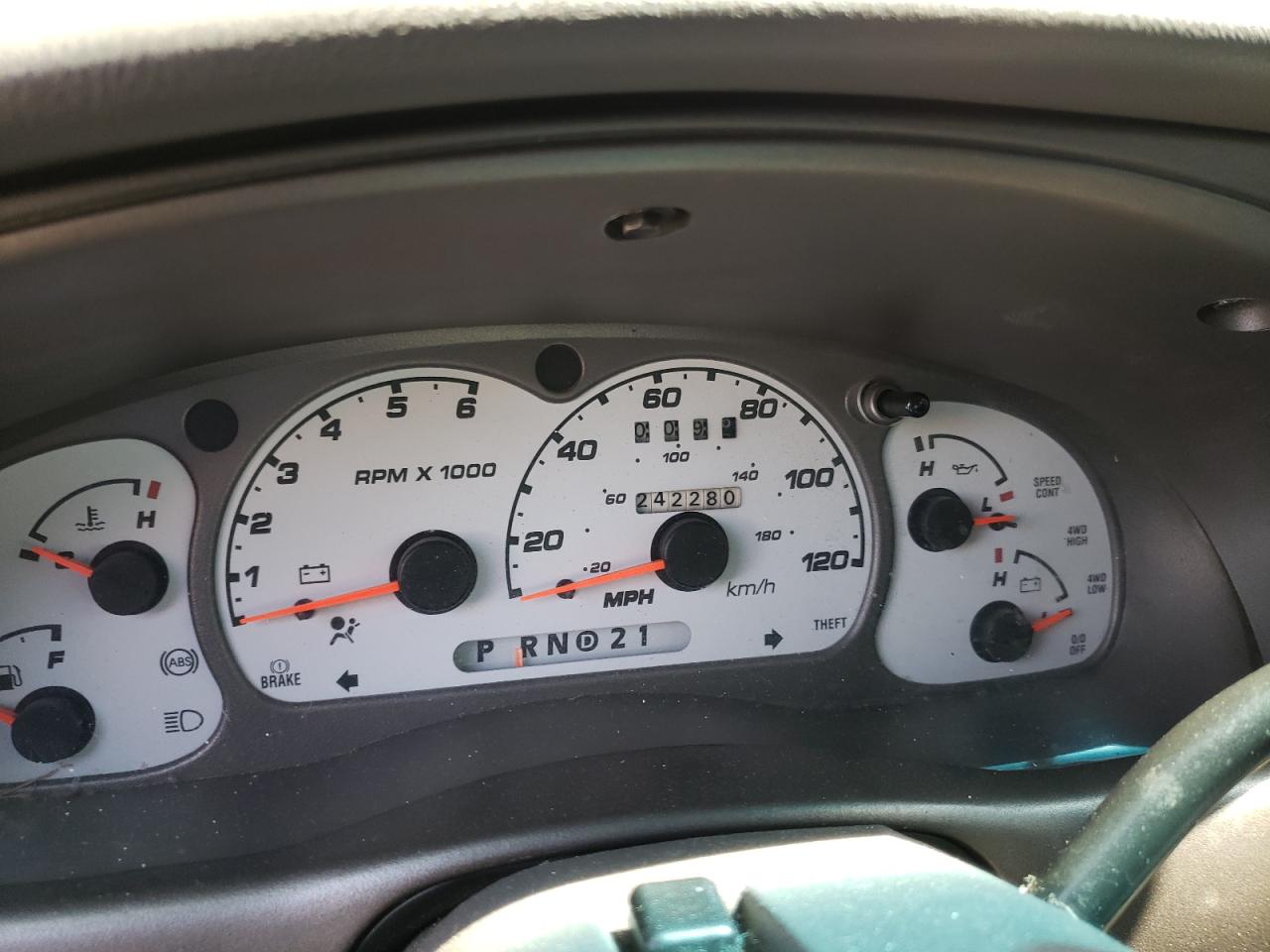Photo 8 from auction – 2001 FORD EXPLORER S with VIN 1FMZU77E71UA82031