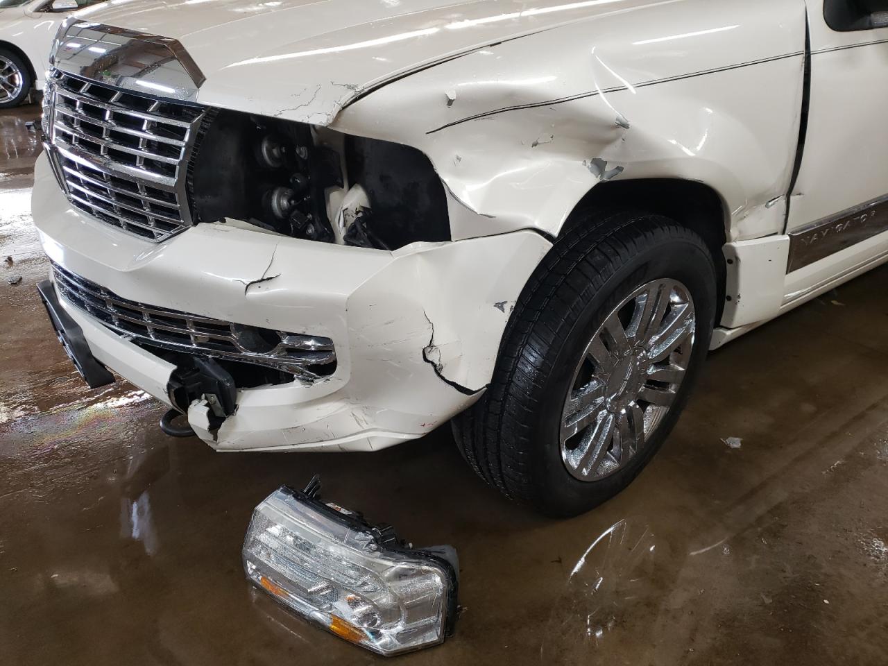 Photo 9 from auction – 2008 LINCOLN NAVIGATOR with VIN 5LMFU28578LJ00366
