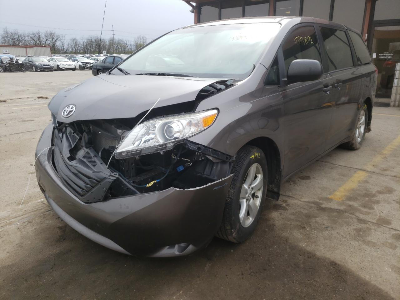 Photo 2 from auction – 2011 TOYOTA SIENNA BAS with VIN 5TDKA3DC8BS003210