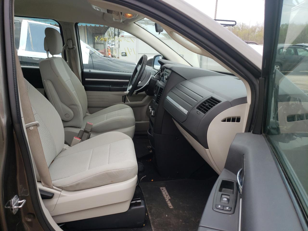 Photo 5 from auction – 2010 DODGE GRAND CARA with VIN 2D4RN4DE0AR289834