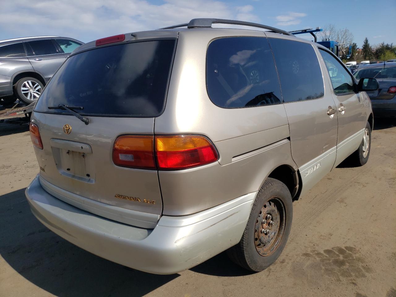Photo 4 from auction – 2000 TOYOTA SIENNA LE with VIN 4T3ZF13C0YU302672