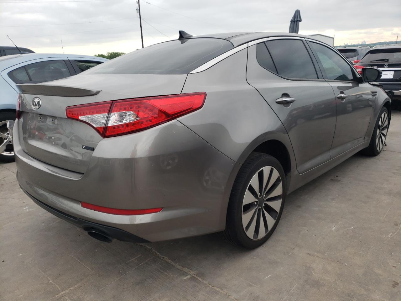 Zdjęcie 4 z aukcji – 2012 KIA OPTIMA SX z VIN 5XXGR4A60CG023523