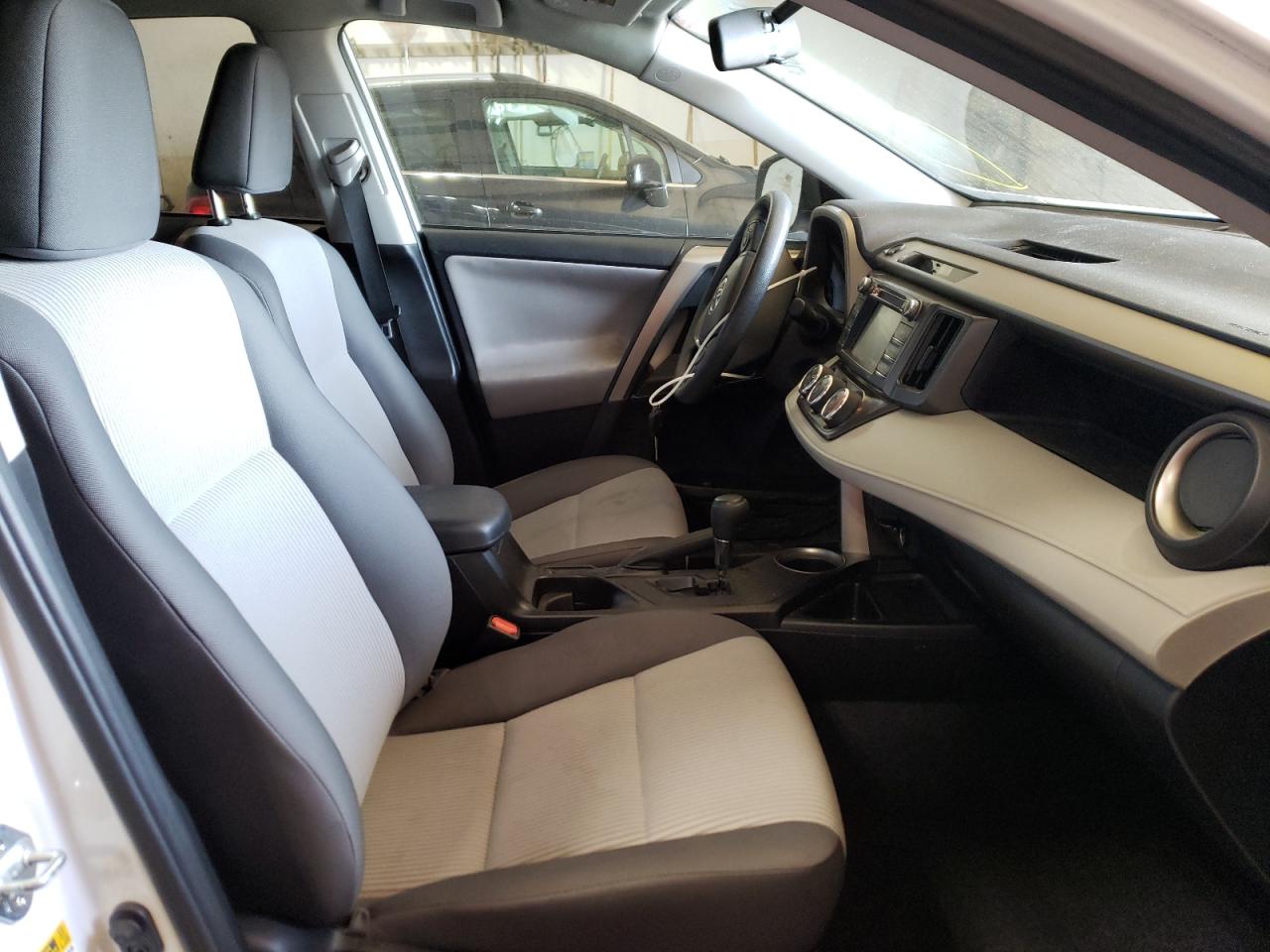 Photo 5 from auction – 2014 TOYOTA RAV4 LE with VIN 2T3BFREV4EW215285