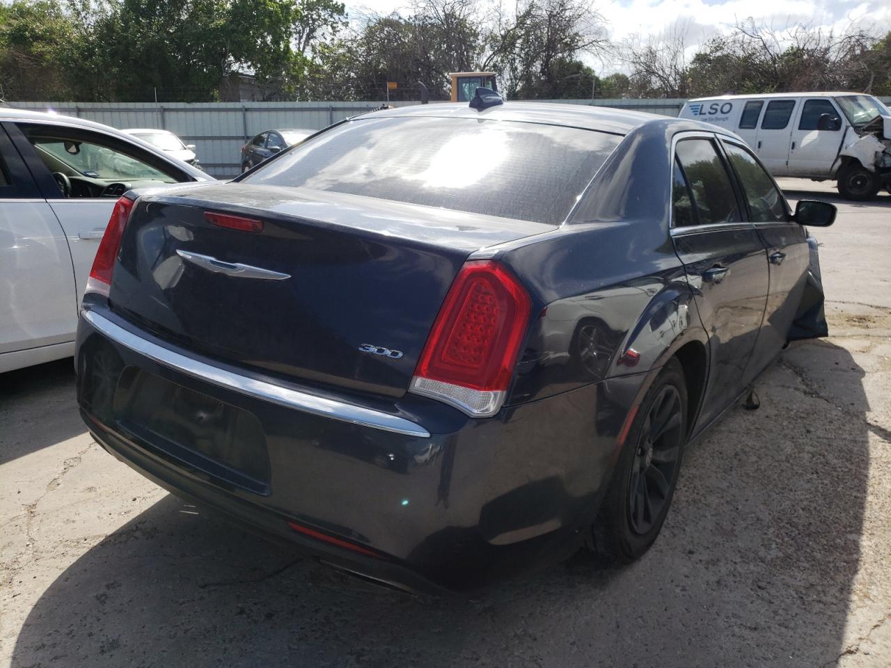 Photo 4 from auction – 2015 CHRYSLER 300 LIMITE with VIN 2C3CCAAG6FH868261
