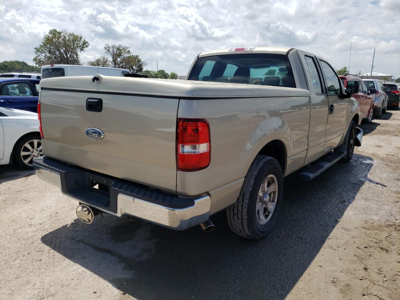Photo 4 from auction – 2007 FORD F150 with VIN 1FTRX12W47NA77705