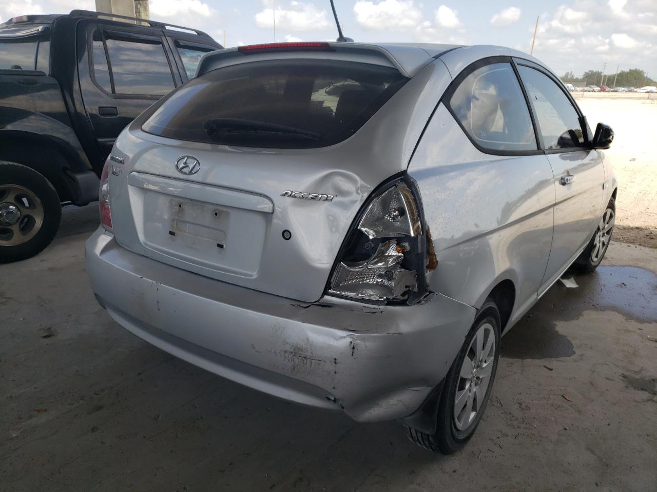 Photo 4 from auction – 2010 HYUNDAI ACCENT BLU with VIN KMHCM3AC7AU157705