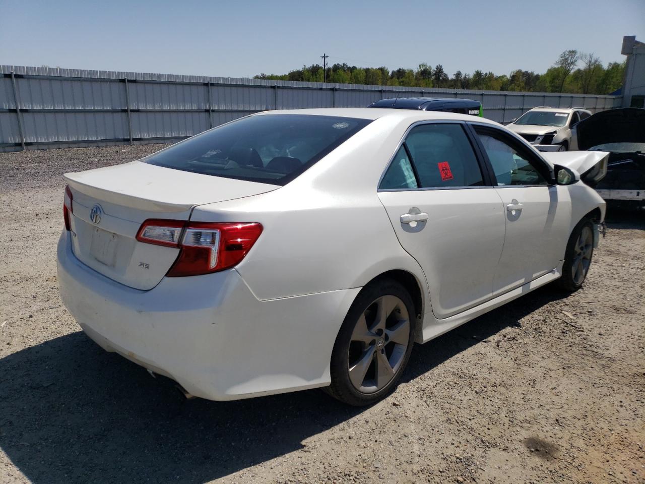 Photo 4 from auction – 2014 TOYOTA CAMRY L with VIN 4T1BF1FK0EU440415