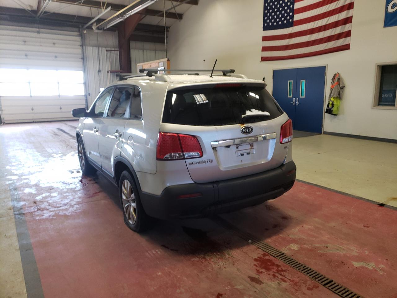 Photo 3 from auction – 2011 KIA SORENTO EX with VIN 5XYKU4A19BG101496