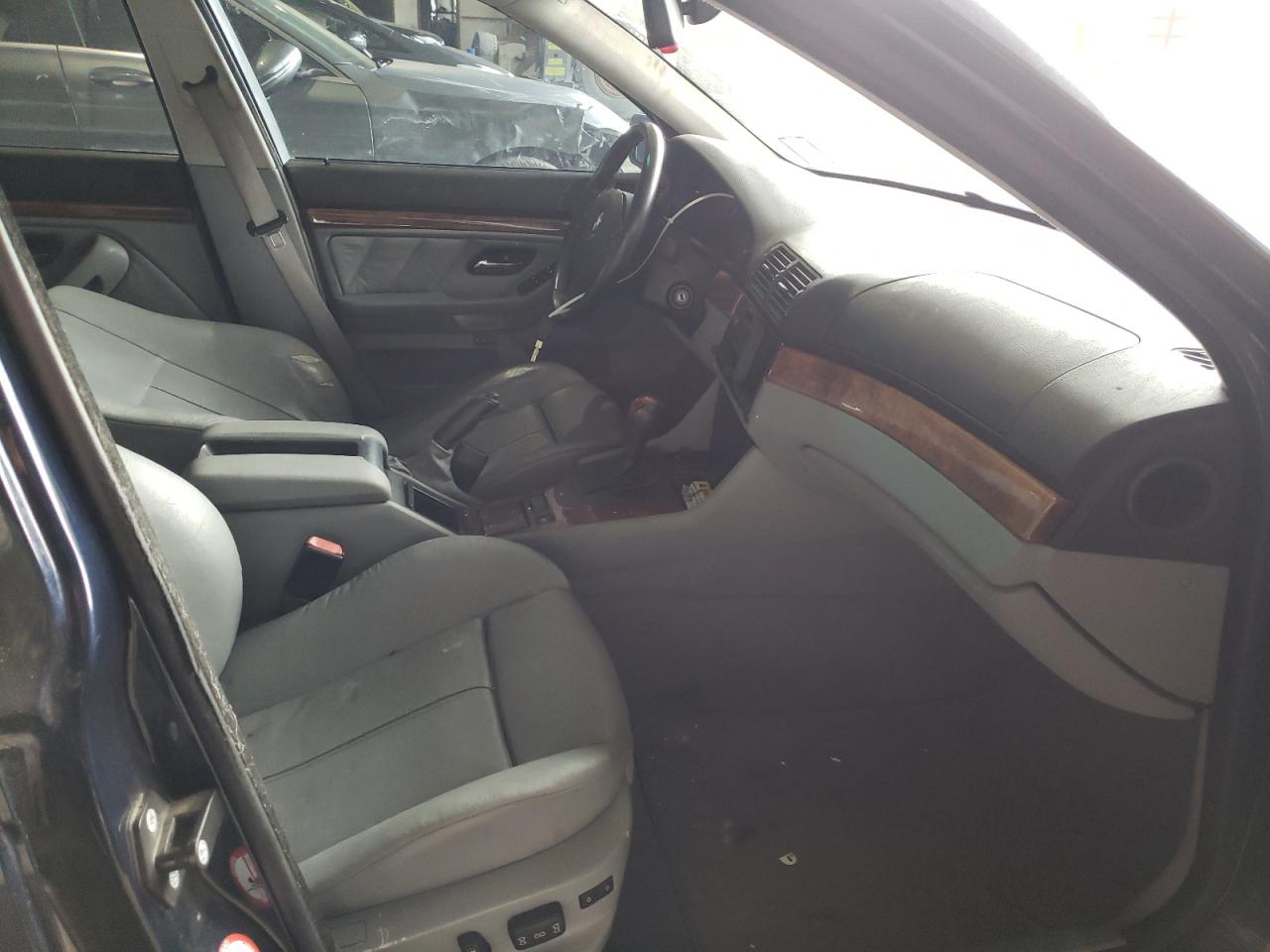 Photo 5 from auction – 2000 BMW 528 I AUTO with VIN WBADM6342YGU17577