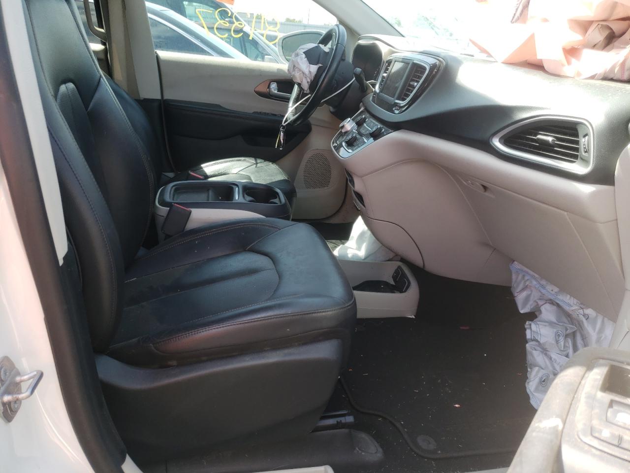 Photo 5 from auction – 2018 CHRYSLER PACIFICA T with VIN 2C4RC1BG6JR120309