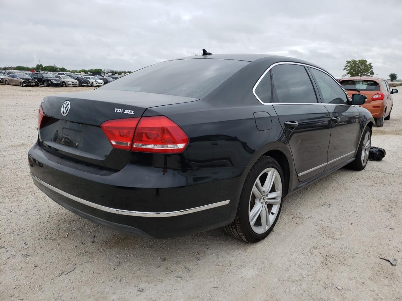 Photo 4 from auction – 2015 VOLKSWAGEN PASSAT SEL with VIN 1VWCV7A39FC050903