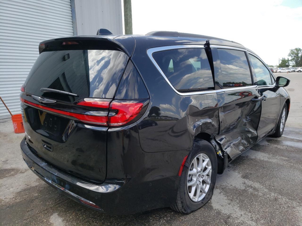 Photo 4 from auction – 2022 CHRYSLER PACIFICA with VIN 2C4RC1BG5NR123899