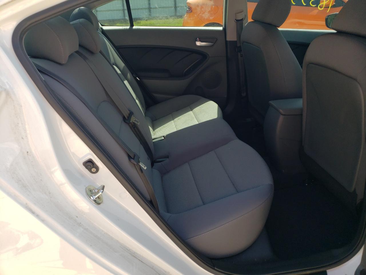 Photo 6 from auction – 2018 KIA FORTE LX with VIN 3KPFK4A75JE240712