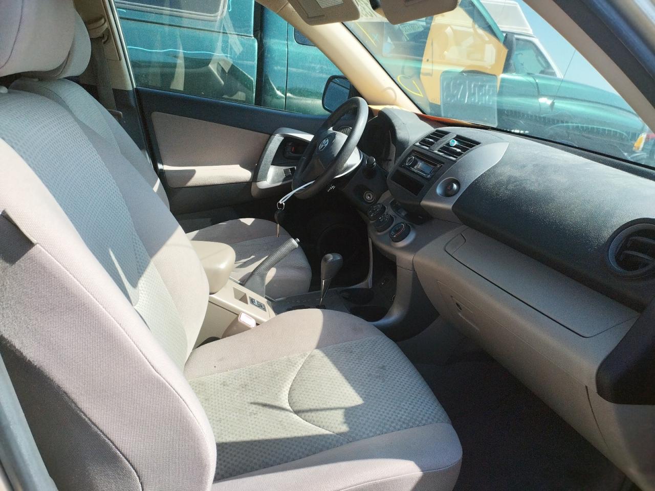 Photo 5 from auction – 2006 TOYOTA RAV4 with VIN JTMBD35V365019592