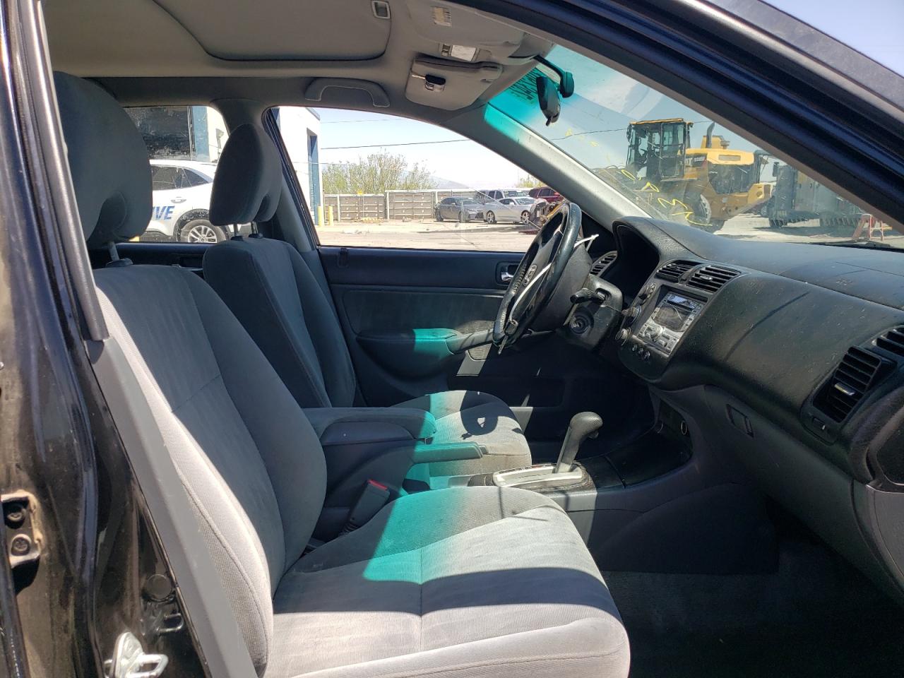 Photo 5 from auction – 2005 HONDA CIVIC EX with VIN 2HGES26745H556722