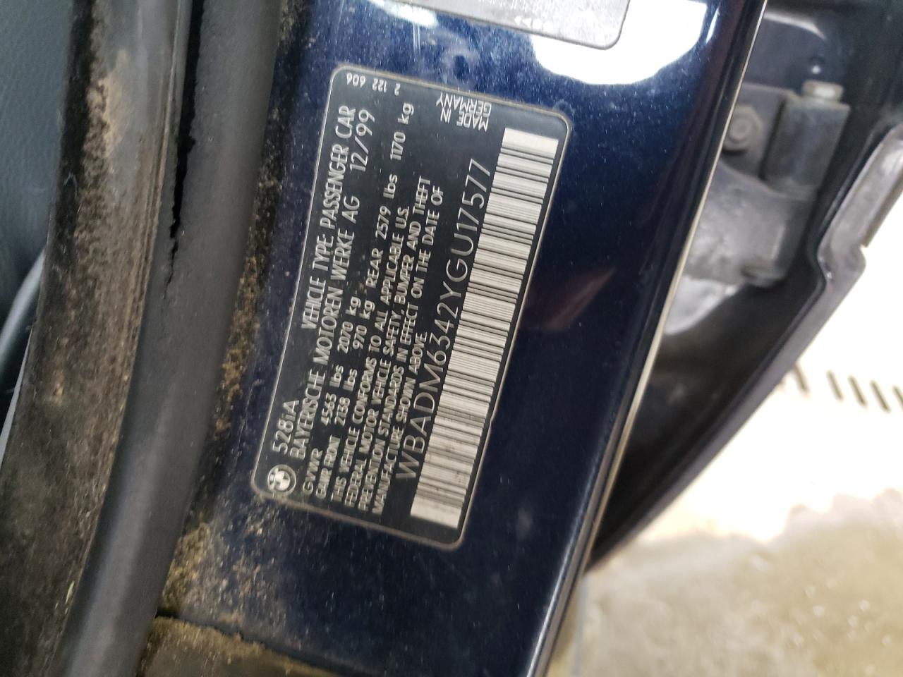Photo 10 from auction – 2000 BMW 528 I AUTO with VIN WBADM6342YGU17577