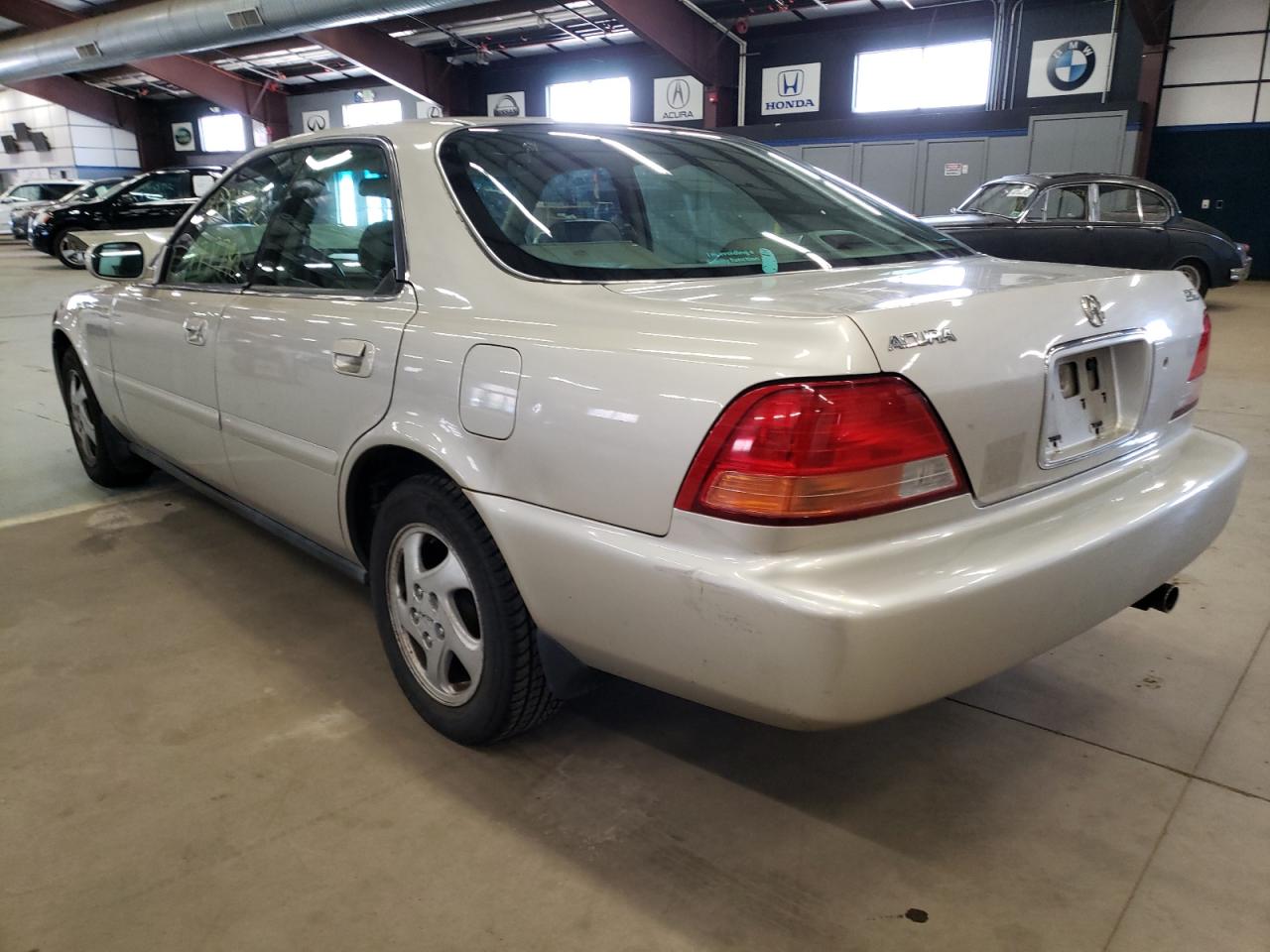 Photo 3 from auction – 1997 ACURA 3.2TL with VIN JH4UA3641VC006064
