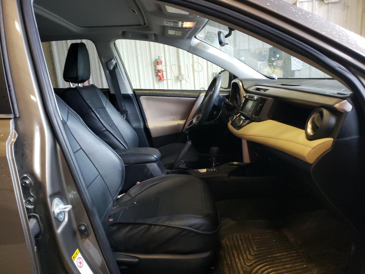 Photo 5 from auction – 2015 TOYOTA RAV4 XLE with VIN JTMWFREV1FD071601