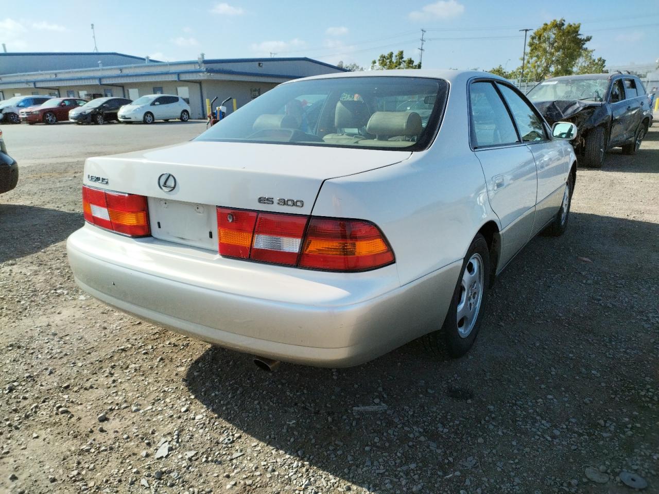 Photo 4 from auction – 1999 LEXUS ES 300 with VIN JT8BF28G3X0196870