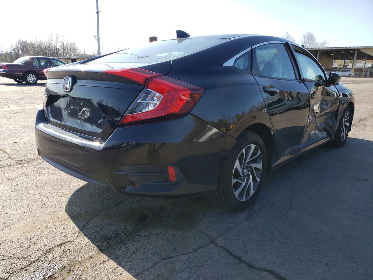 Photo 4 from auction – 2018 HONDA CIVIC EX with VIN 2HGFC2F82JH525800