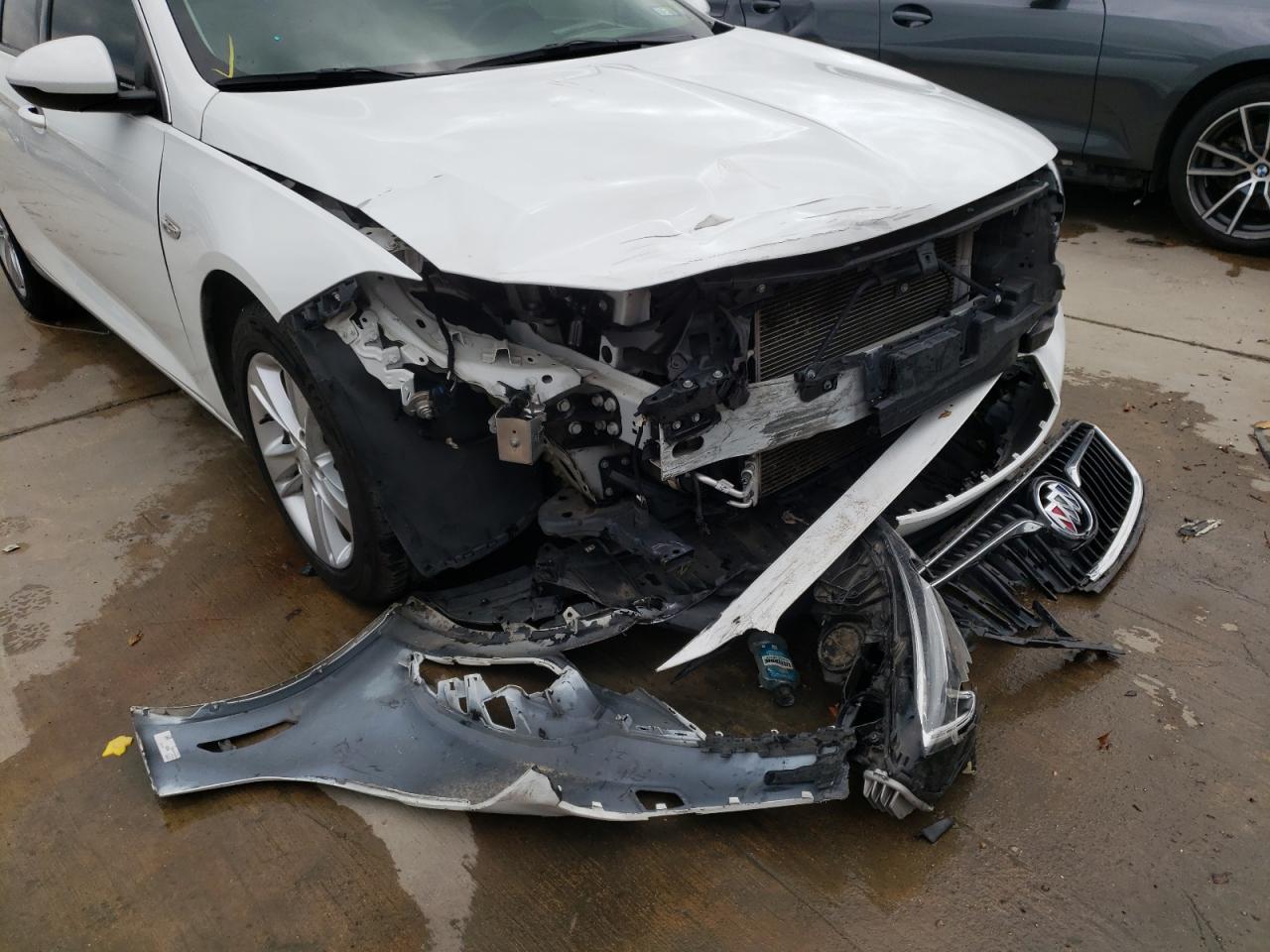 Photo 9 from auction – 2018 BUICK REGAL PREF with VIN W04GL6SX2J1127941