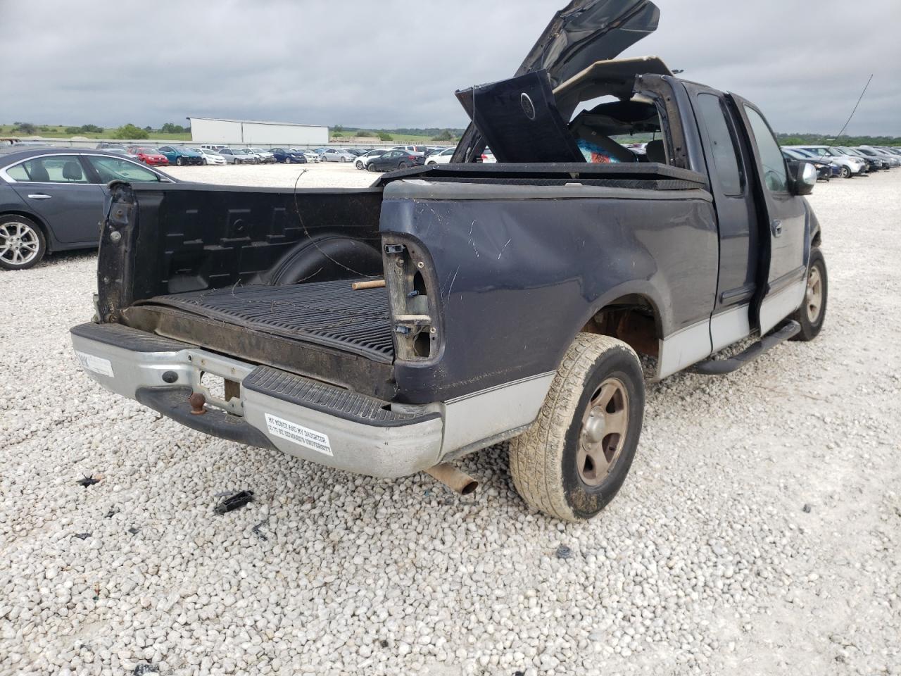 Photo 4 from auction – 2001 FORD F150 with VIN 1FTRX17W71KF65144